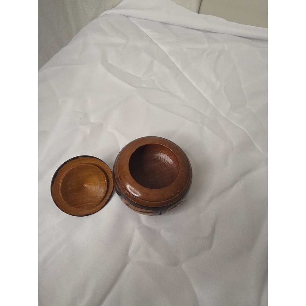 Wooden hand-carved trinket box with lid, vintage decorative storage - Picture 8 of 8